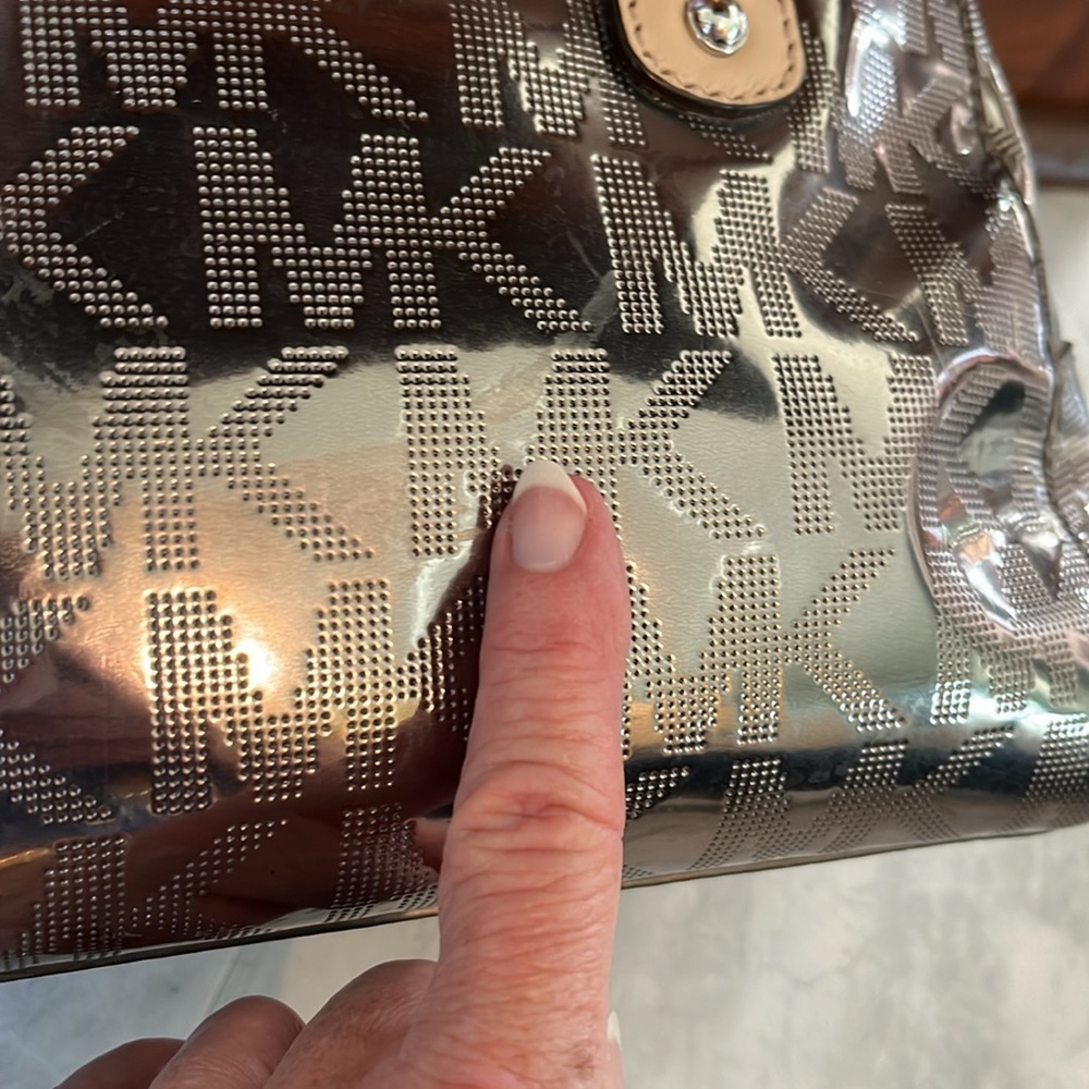 Michael Kors NYE bag mirror, Metallic silver satchel Beige leather trim EUC - Picture 9 of 16